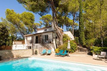 Cottage pour 8 personnes, avec piscine ainsi que vue et jardin, animaux acceptés à Saint-Georges-d'Orques