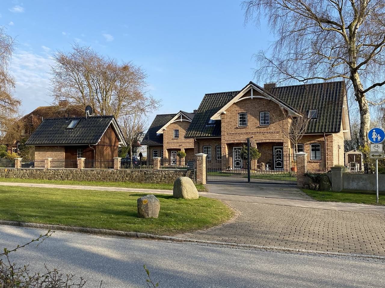 Ferienhaus 'Haus Am Dorfteich A E-Laden Möglich' mit privater Terrasse, Gemeinschaftsgarten und Wlan in Westfehmarn, Fehmarn