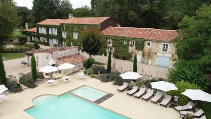 Gîte pour 24 personnes, avec piscine et jardin, animaux acceptés à Annepont