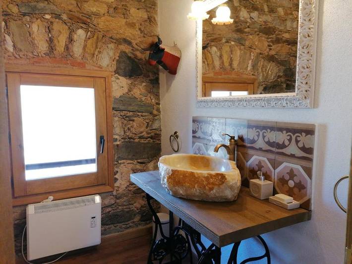 Casa rural para 4 personas, con vistas y jardín, Se admiten mascotas en Ripollès - 2