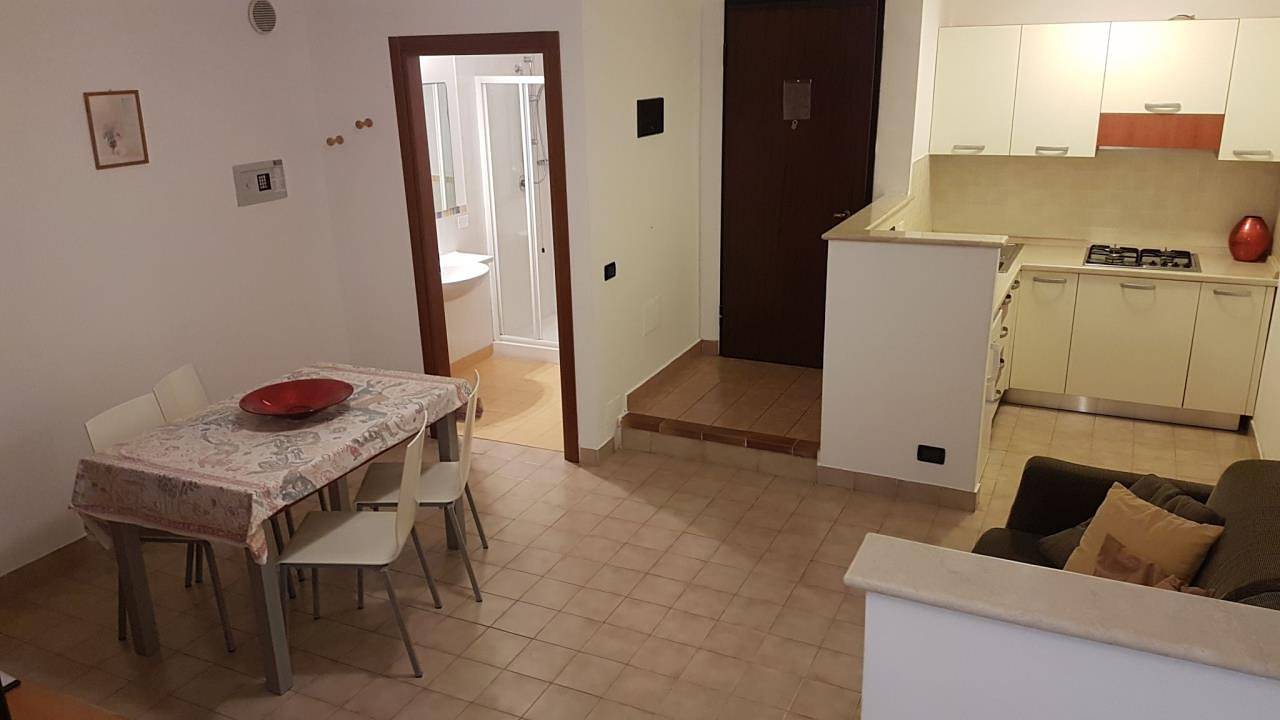 Ganze Wohnung, Residenz Primera Dreizimmer-Wohnung Tipo D3 sous Terrain für 6 Personen in Manerba del Garda, Gardasee-Berge