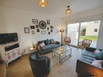 Gîte pour 8 personnes, avec terrasse et jardin dans Courthiézy