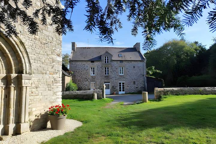 Location de vacances pour 10 personnes, avec jardin à Saint-Lormel
