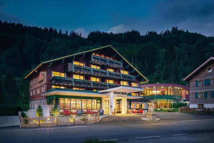 Hôtel pour 2 personnes, avec Balcon et Terrasse ainsi que Jacuzzi et Piscine à Schoppernau