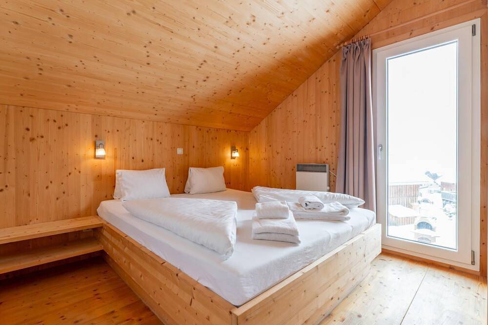 Chalet mit Sauna und Bergblick an der Piste in Rottenmanner und Wölzer Tauern, Hohentauern