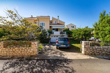 Ferienhaus für 8 Personen, mit Garten in Privlaka