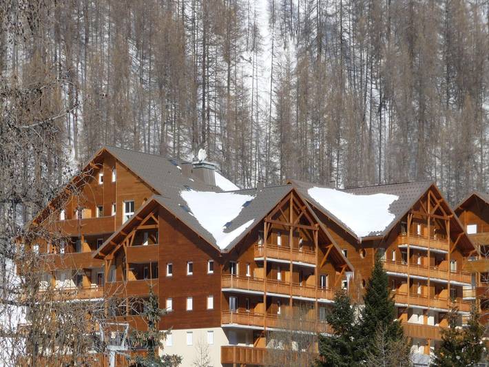 Chalet pour 7 personnes, avec piscine et balcon, animaux acceptés à Allos