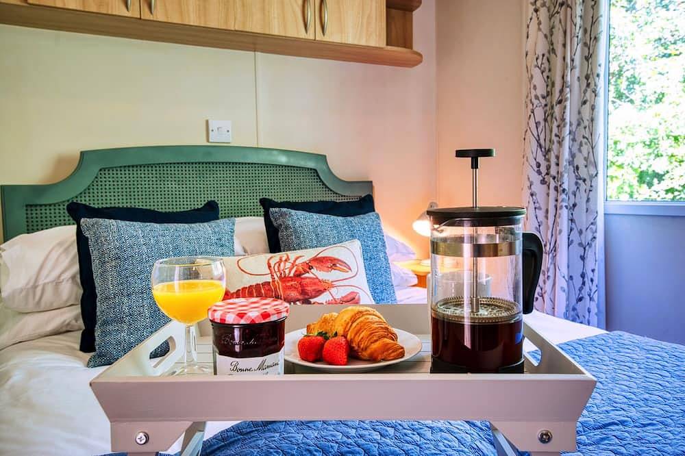Scrumpy Duck, with private garden, sleeps 6 in coastal village in Hartland, Hartland Devon Heritage Coast