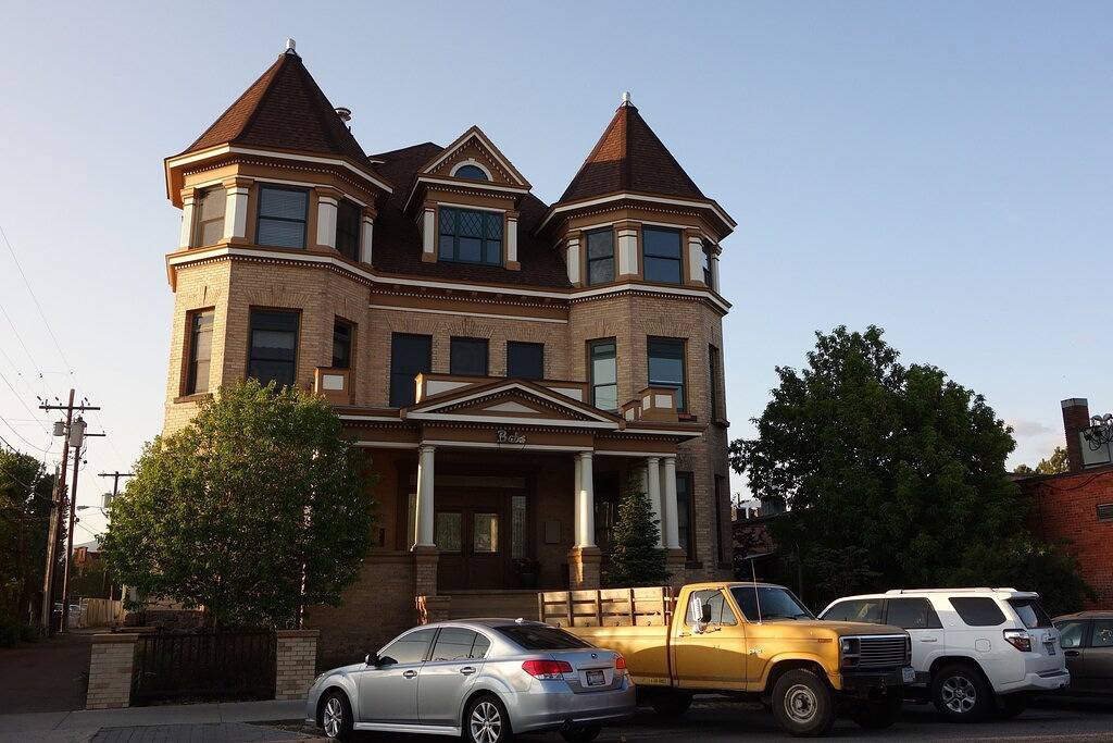 Ganze Wohnung, Charming & Historic Babs Condo-On Hip Strip & zu Fuß in die Innenstadt! in Missoula, Lolo Nationalwald