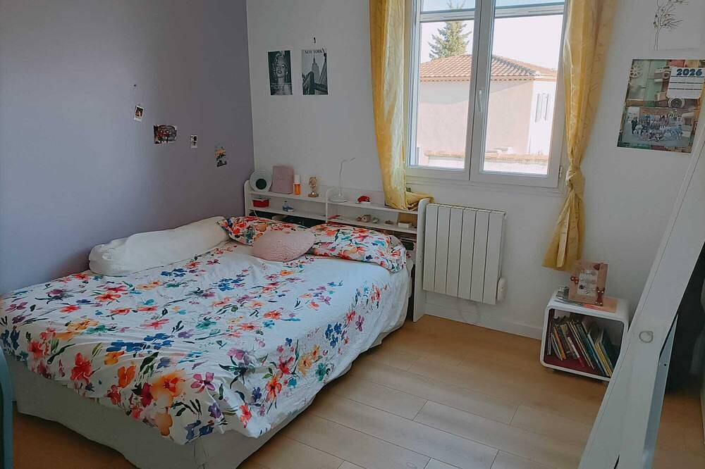 Comfortable family home with swimming pool, terrace and garden at the foot of the Alpilles mountains. in Sénas, Arles region