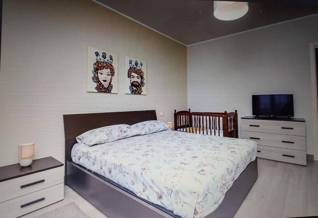 Appartamento intero, Three-Bedroom House in Milo, Etna