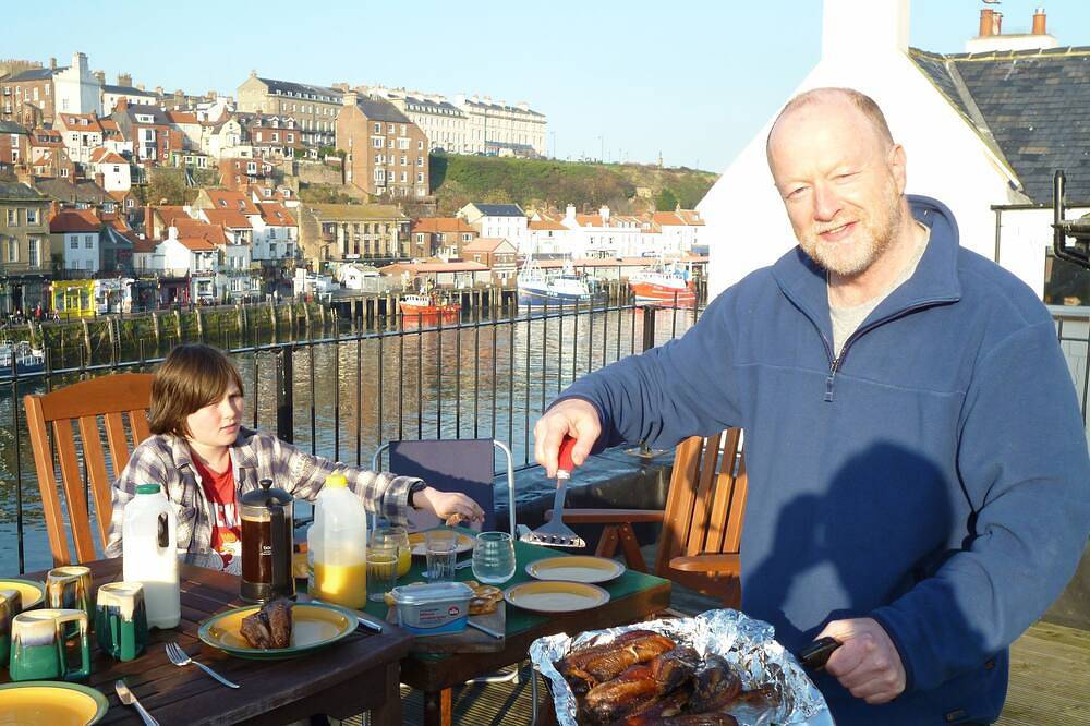 Entire apartment, Two double bedroom flat with fantastic roof terrace overlooking Swing Brid in Whitby, North York Moors National Park