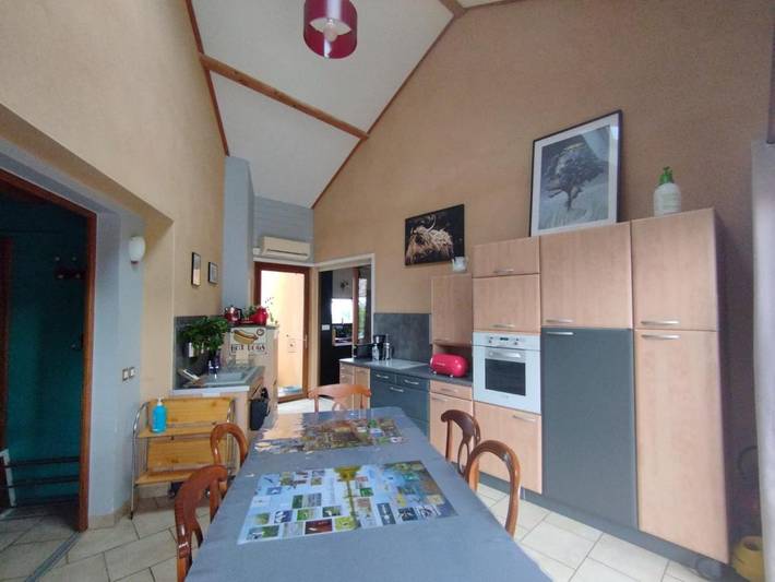 Chambre d’hôte pour 4 personnes, avec Balcon et Terrasse ainsi que Jardin et Piscine