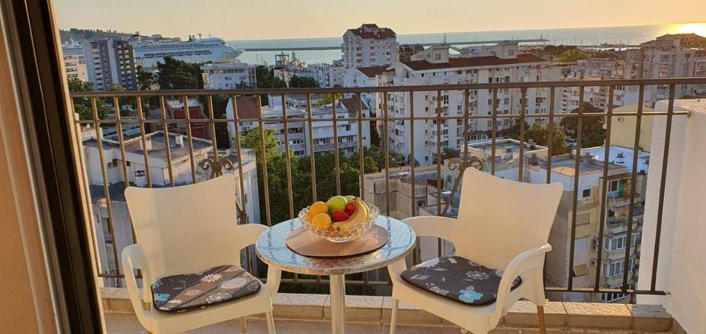Apartament wakacyjny dla 4 osób, z balkon i widok w Bar