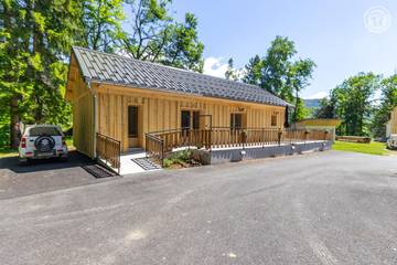 Gîte pour 12 personnes, avec terrasse à La Léchère