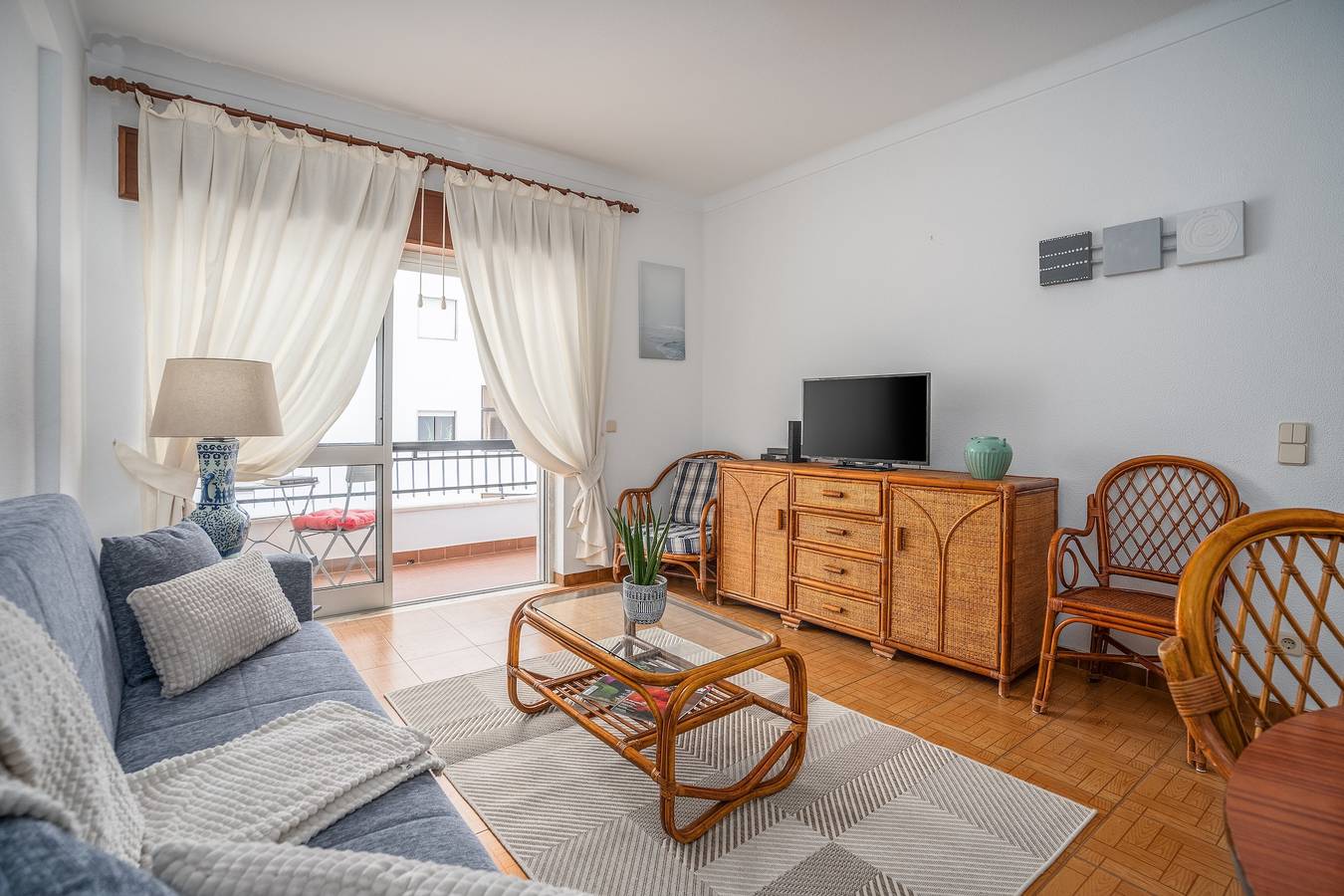 Entire apartment, Apartment 'Escadinhas' with Private Terrace, Balcony and Wi-Fi in Santa Maria, Lagos
