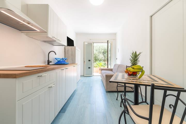 Ganze Wohnung, Ferienwohnung 'Villa Erica Appartamento Yuri' mit Bergblick, Wlan und Klimaanlage in Villa San Pietro, Cagliari Provinz