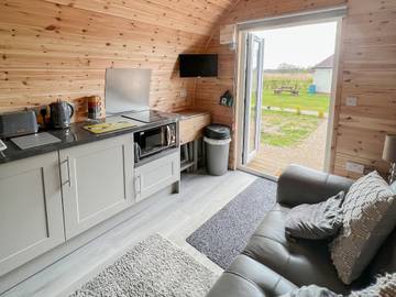 Glamping for 2 People in Theddlethorpe St. Helen, Lincolnshire, Photo 4