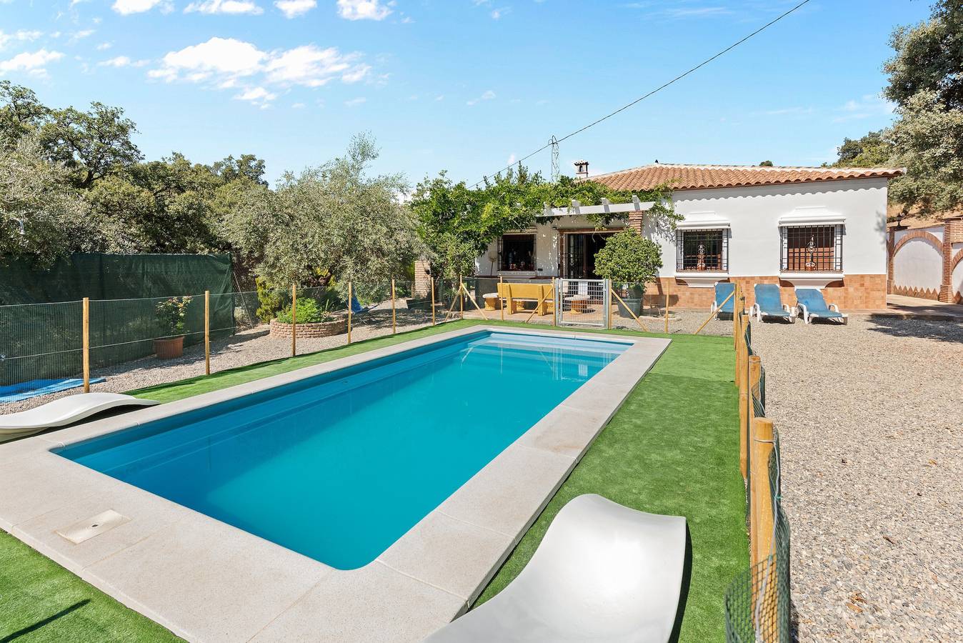 Casa de vacaciones 'Finca Rural Mazuqueto' con vistas a la montaña, piscina privada y Wi-Fi in Jubrique, Provincia de Málaga