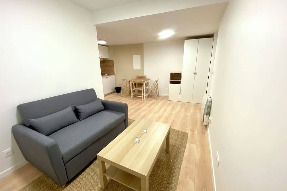 Appartement entier, Charmant studio à Herblay, proche gare, 22' de Paris St Lazare par train in Herblay-sur-Seine, Val-d'Oise