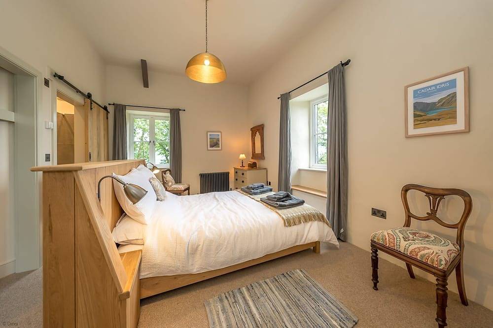 Romantic One Bedroom Cottage In The Hills Above Dolgellau | Deer-Park-Lodge in Snowdonia