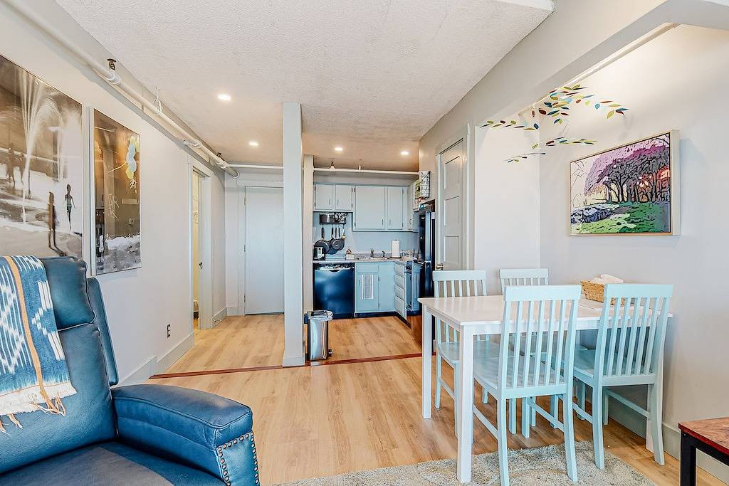 Ganze Wohnung, Ocean-view condo overlooking Ogunquit Beach with balcony, pool & tennis in Ogunquit, York County