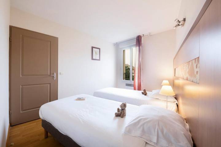 Location de vacances pour 6 personnes, avec piscine ainsi que jardin et terrasse à Rousset - 3