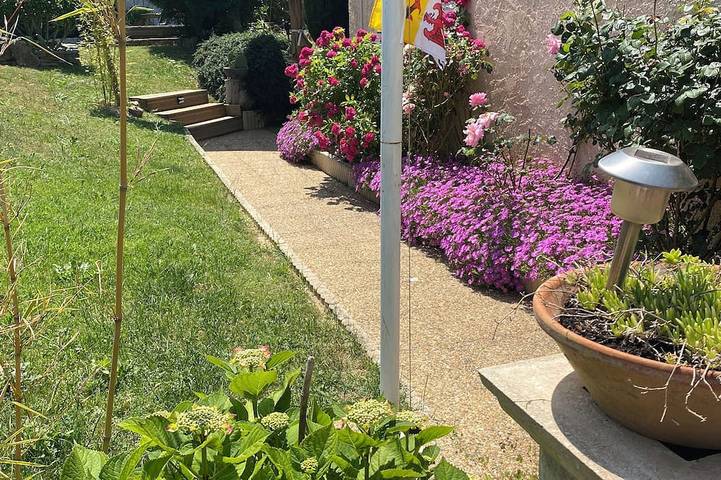 Ganze Wohnung, In der Nähe von Aix en Provence<br>Unabhängiges Studio 65 € / Nacht<br>400 € die Woche 1 Oktober / 30/04 <br><br><br><br> in Mimet, Mittelmeerküste (Frankreich)