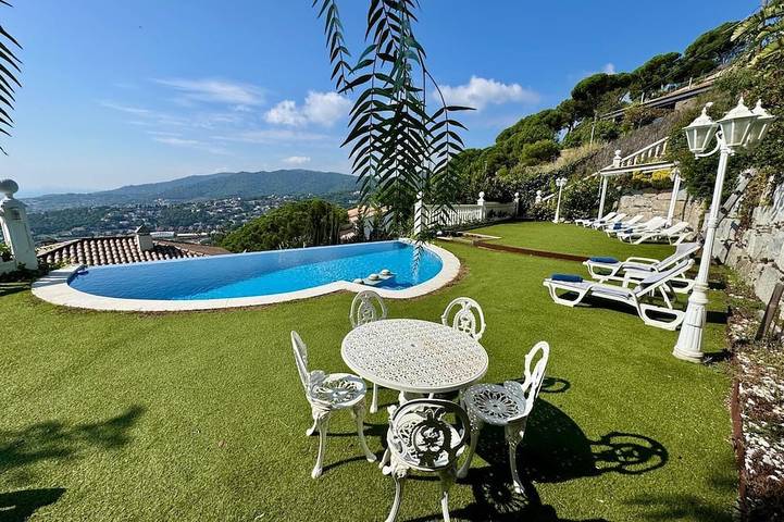 Villa pour 13 personnes, avec piscine - 1