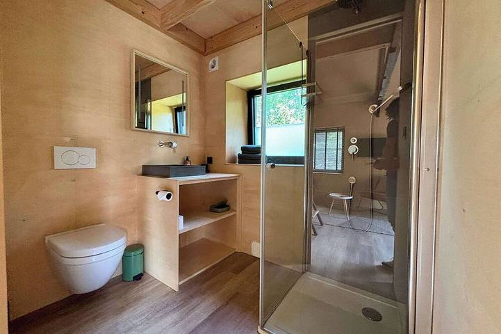 Tiny House mit Kamin in der Polderlandschaft | Tiny House Wood in Groede, Zeeuwse Kust