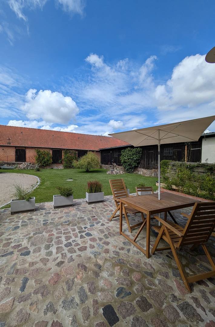Ferienwohnung für 3 Personen, mit Terrasse und Garten in Penzlin