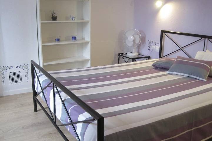 Gîte pour 4 personnes, avec terrasse ainsi que piscine et jardin à Montséret - 2