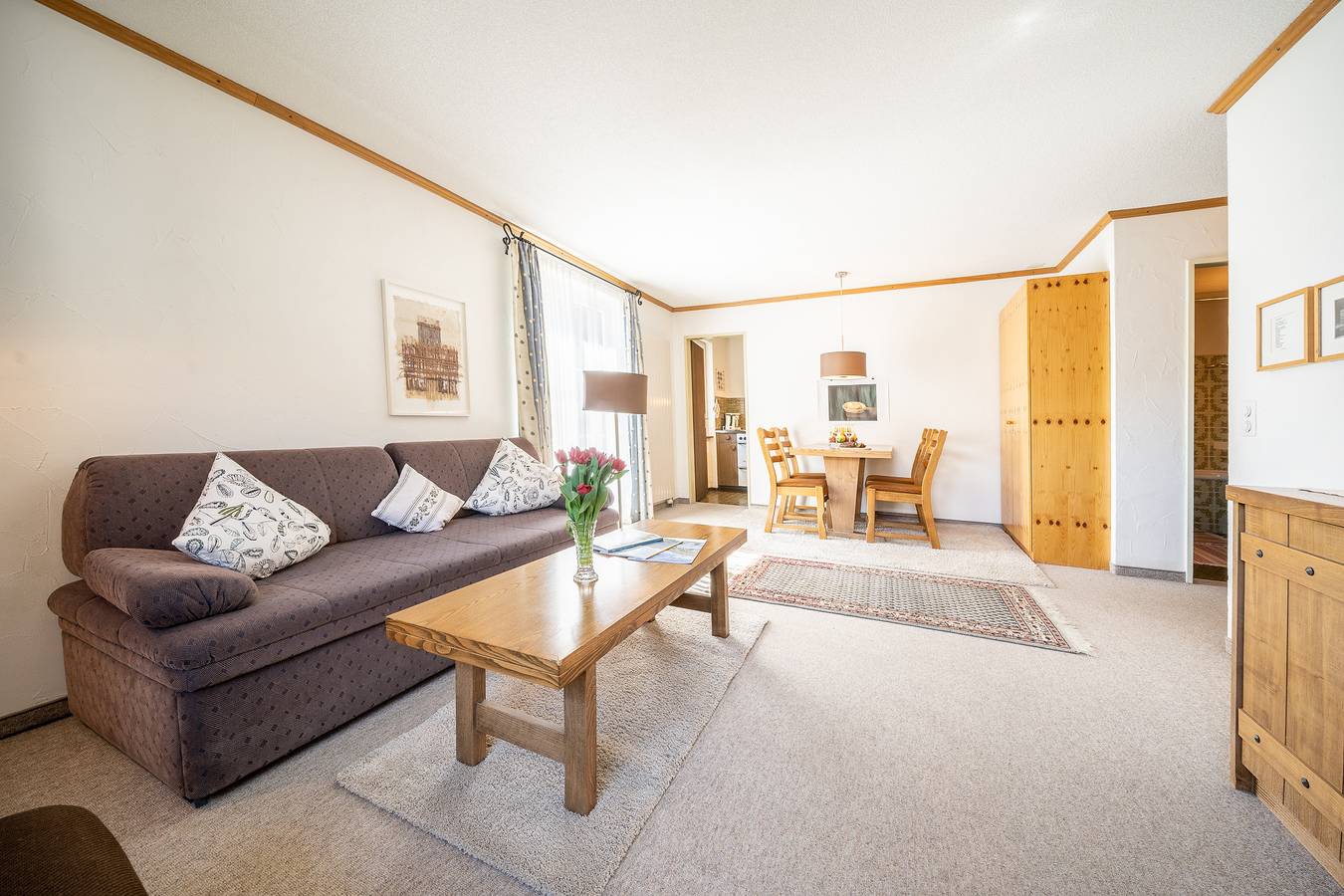 Ganze Wohnung, 7004 Gemütlich eingerichtete Wohnung mit wunderschön bewachsener Terrasse in Vulpera, Tarasp