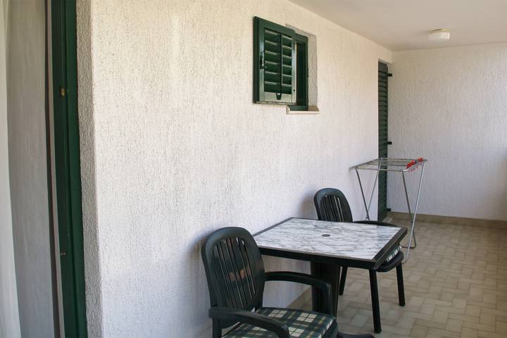 Apartament wakacyjny dla 2 osób, z balkon/ taras w Razanj