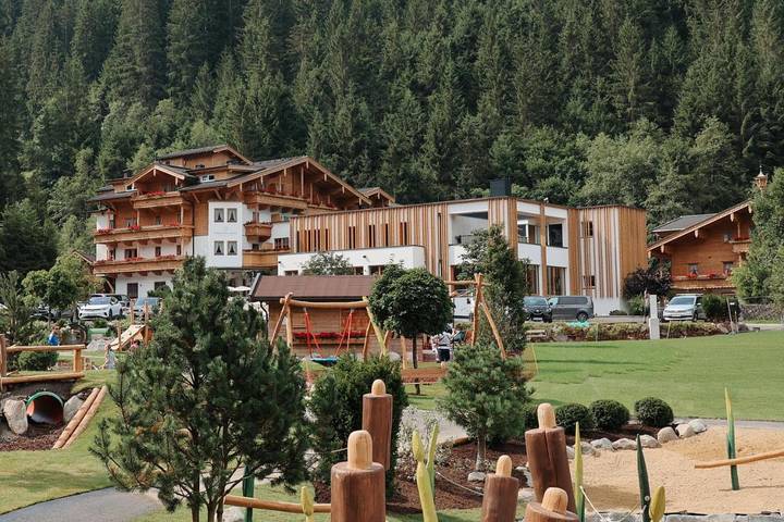 Hotel für 3 Personen, mit Balkon und Terrasse sowie Garten und Kinderpool