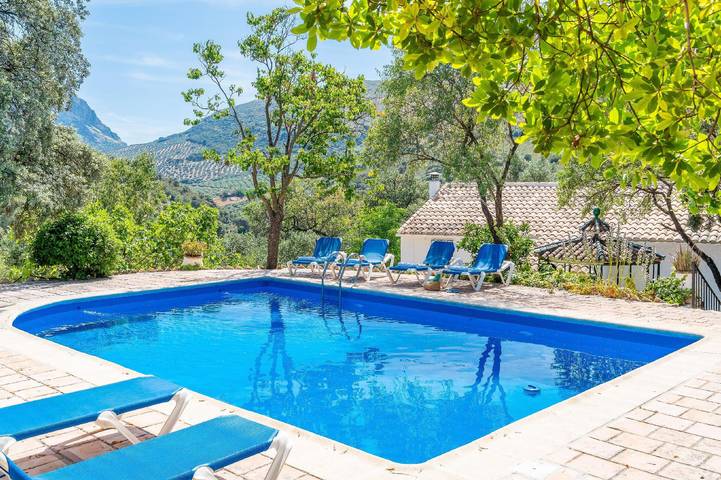 Chalet para 15 personas, con piscina y jardín, Se admiten mascotas en Parque Natural Sierras Subbéticas - 2