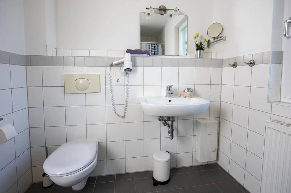 Ganze Wohnung, Fewo zwischen Lübeck und Ratzeburg: Balkon, W-Lan, direkt am Elbe-Lübeck-Kanal in Berkenthin, Kreis Herzogtum Lauenburg