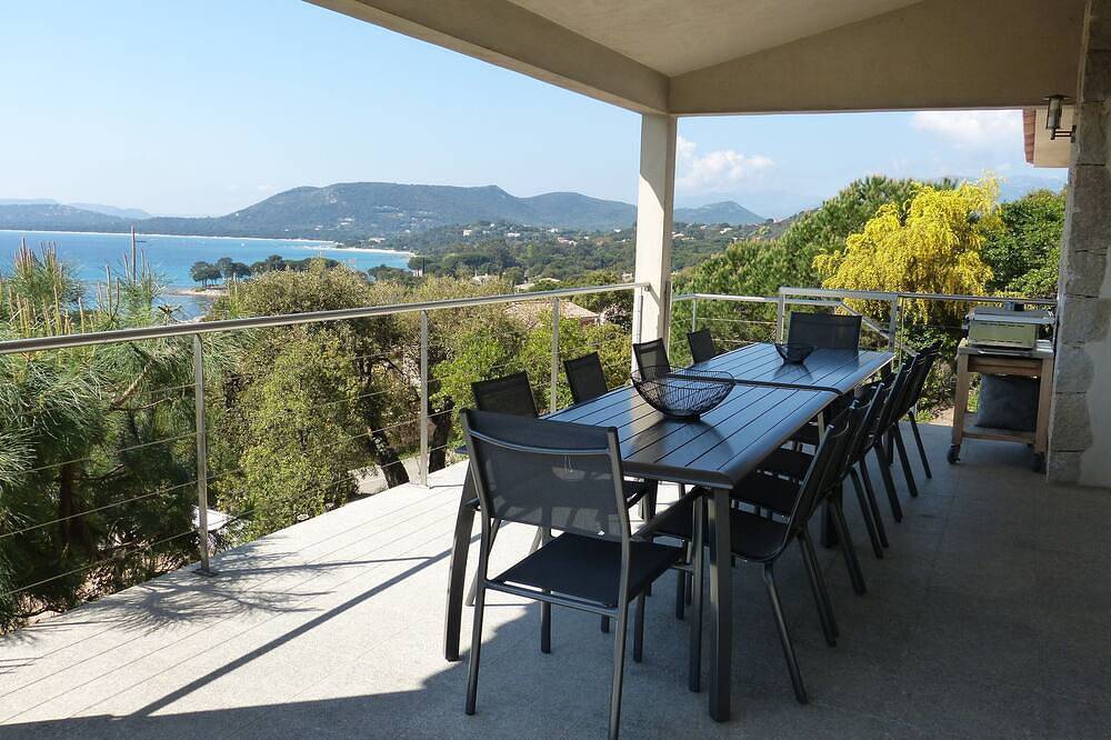 Villa avec vue mer et piscine chauffée au calme et sans vis à vis (2 à 15pers) in Zonza, Arrondissement de Sartène
