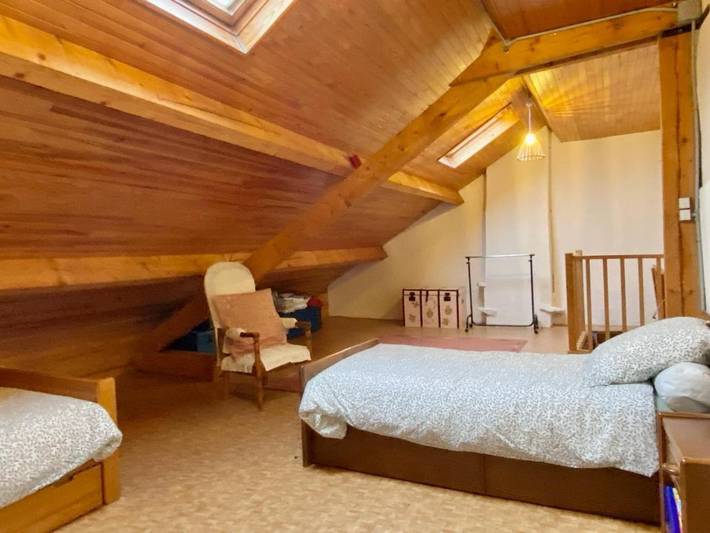 Location de vacances pour 4 personnes, avec vue ainsi que terrasse et jardin à Ceyssat - 4