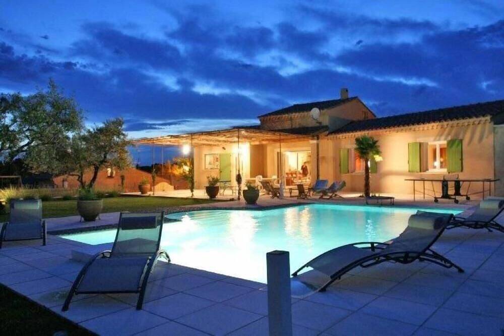 Maison Tout Confort, beau Jardin fleuri et Terrasse, barbecue et Piscine Privée in Visan, Enclave de Valreas