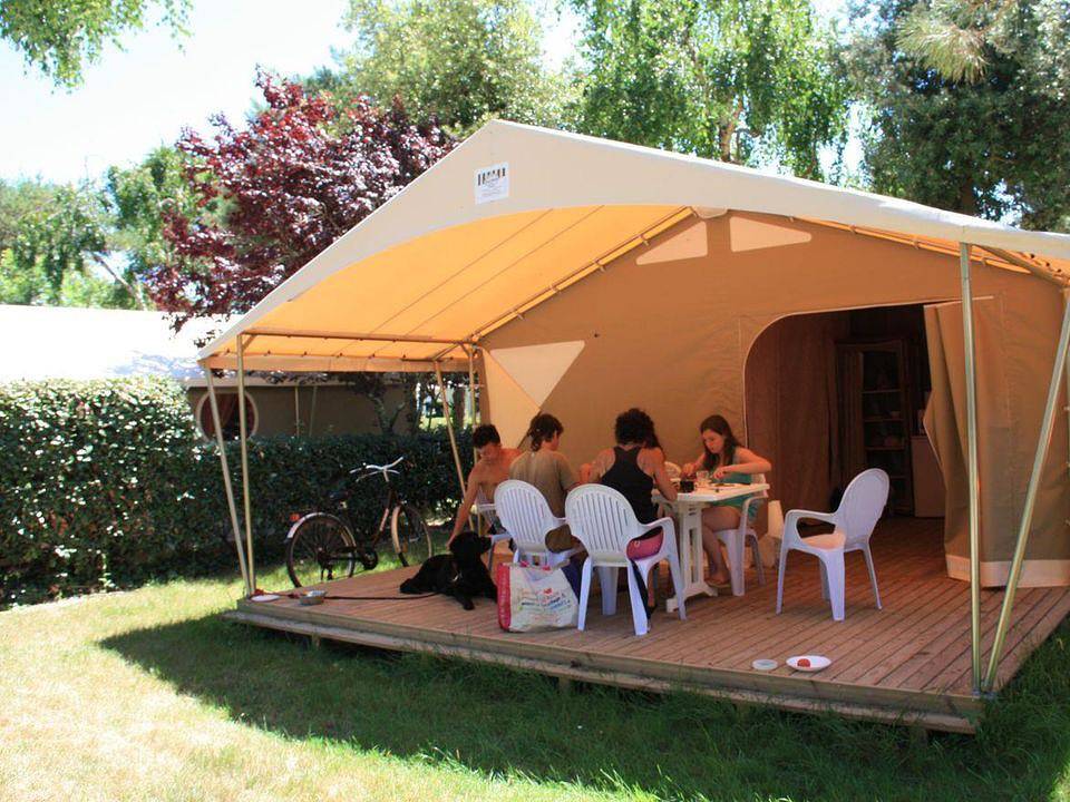 Camping Le Both d'Orouet - Tente en toile et en bois 5 personnes - Le Lodge Canada in Saint-Jean-de-Monts, Vendée