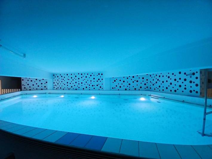 Hôtel pour 4 personnes, avec sauna ainsi que piscine et terrasse dans Port Neuf