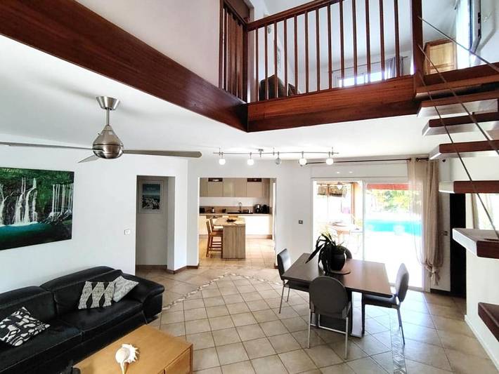 Location de vacances pour 6 personnes, avec piscine et jardin à Saint Gilles les Hauts - 4