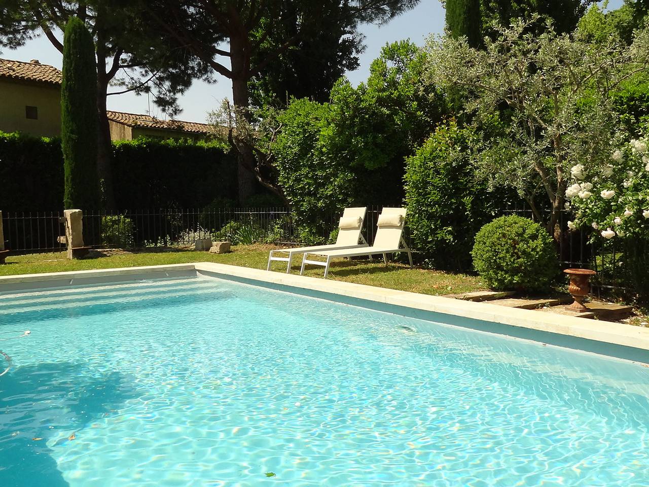 Elegante Wohnung mit privatem Park, Pool & Terrasse nahe Stadtzentrum - Klima & Wlan in Cavaillon, Regionaler Naturpark Luberon