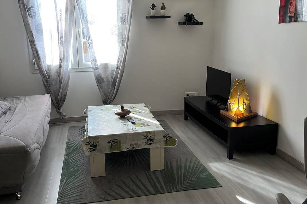 Entire apartment, Apartment In Loft in Villeneuve-lès-Béziers, Mediterranean Coast (France)