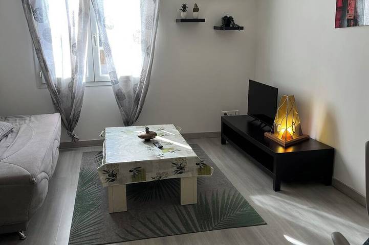 Entire apartment, Apartment In Loft in Villeneuve-lès-Béziers, Mediterranean Coast (France)