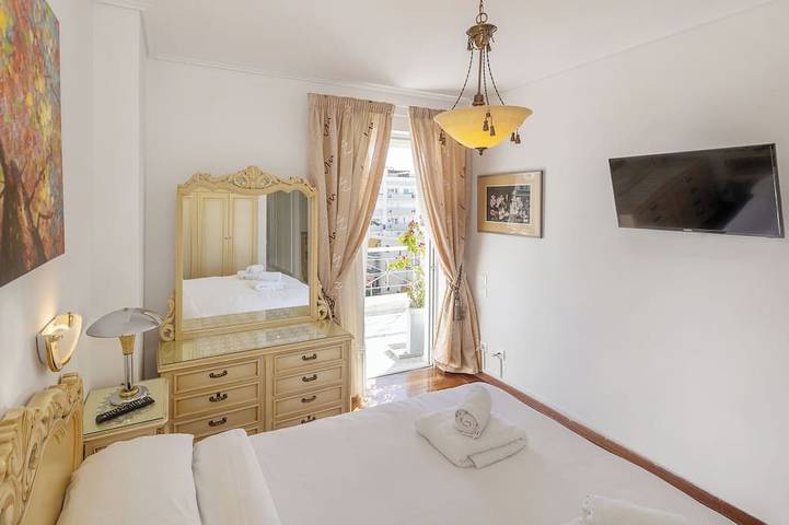 Entire apartment, Νice Sea View Elegant Apartment in Marina Floisvos in Athens, South section of Athens