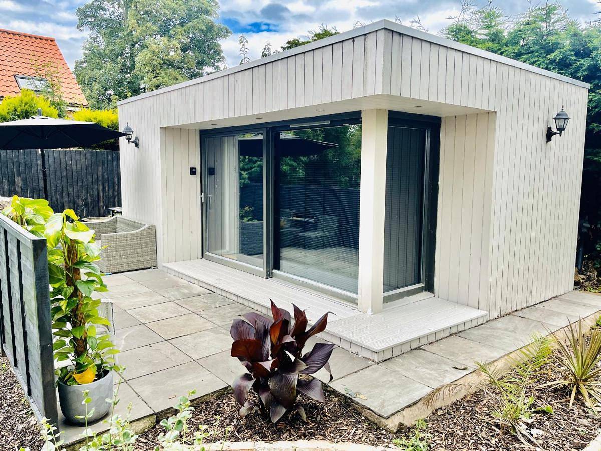East Bridgford Summerhouse Inc Spa and Treatments in East Bridgford, Nottinghamshire