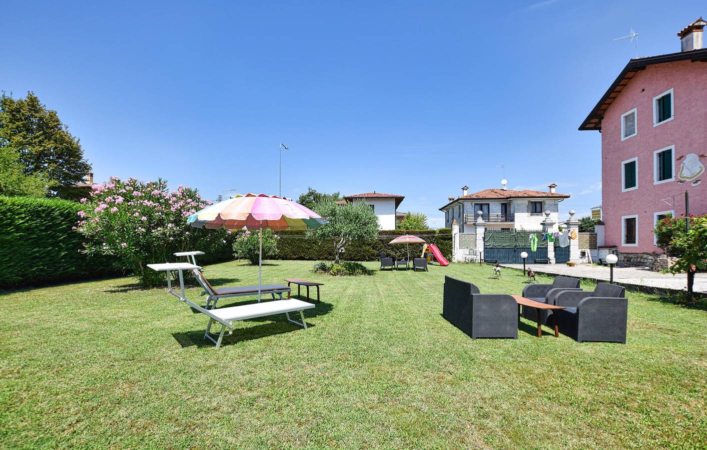 Modern 2BR Apartment with WiFi & Parking, Udine City Center 2km in Udine, Udine Province