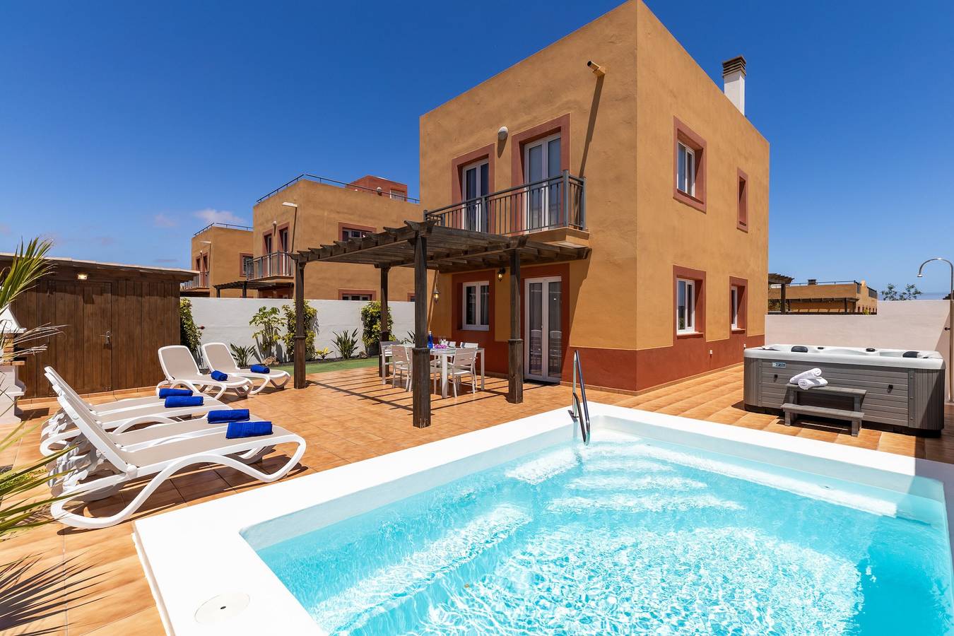 Casa de vacaciones "Leonor - Mirador de las Dunas" con vistas al mar, piscina y Wi-Fi in Geafond, La Oliva